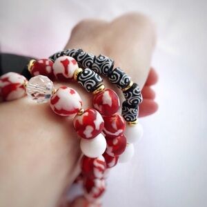 Vibrant Red and White Beaded Bracelet with Gold Accents NWOT